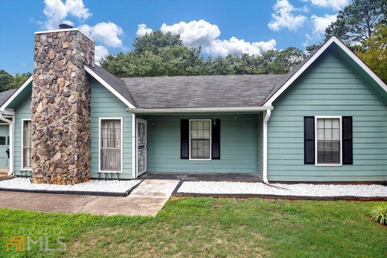 Photo 2 of 22 - 11525 Matthews Trl, Hampton, GA 30228