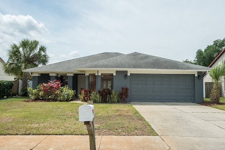 Photo 1 of 18 - 1014 Albamonte Ct, Oviedo, FL 32765