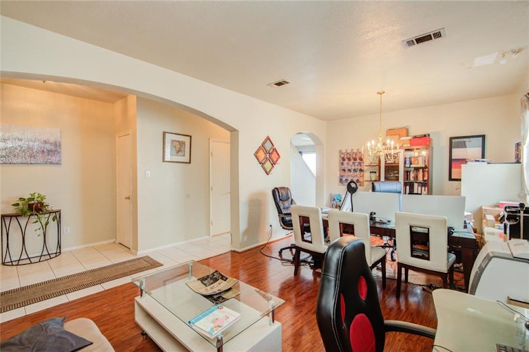 Photo 9 of 50 - 16651 Keegans Ridge Way Dr, Houston, TX 77083