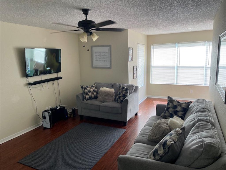 Photo 10 of 44 - 5168 Conroy Rd #25, Orlando, FL 32811