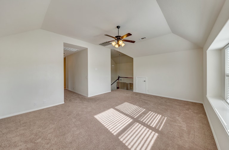 Photo 16 of 33 - 1204 Barberry Dr, Burleson, TX 76028