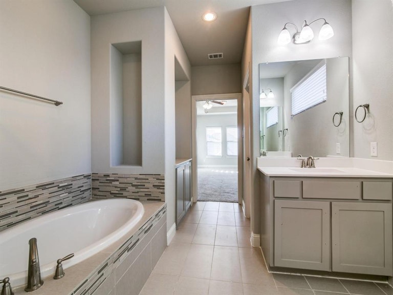 Photo 15 of 28 - 1613 Montage Dr, Garland, TX 75040