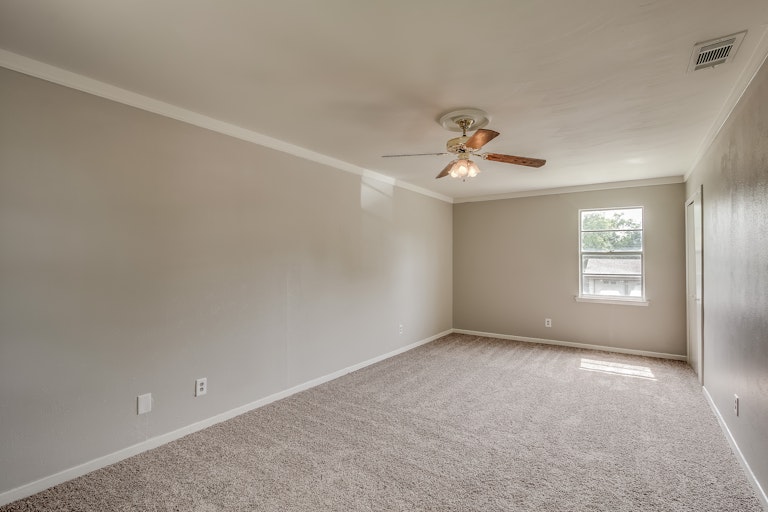 Photo 14 of 25 - 2920 Harlan Dr, Mesquite, TX 75150