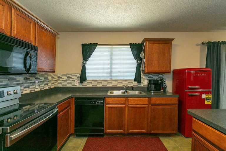Photo 12 of 26 - 8120 Cutter Hill Ave, Fort Worth, TX 76134