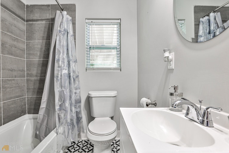 Photo 17 of 21 - 1963 Headland Dr, Atlanta, GA 30344
