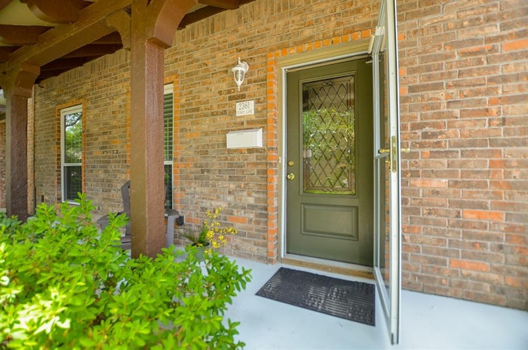 Photo 5 of 48 - 2361 Triway Ln #219, Houston, TX 77043
