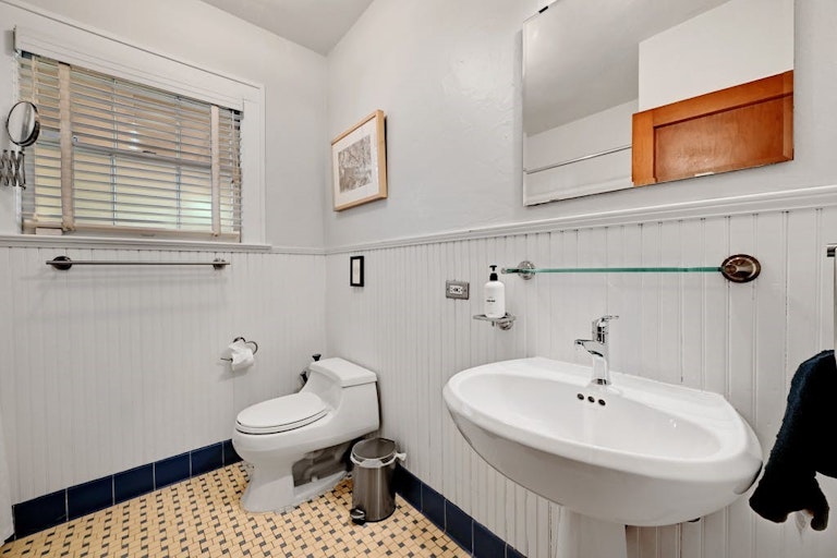 Photo 16 of 28 - 1207 Alta Vista Ave, Austin, TX 78704