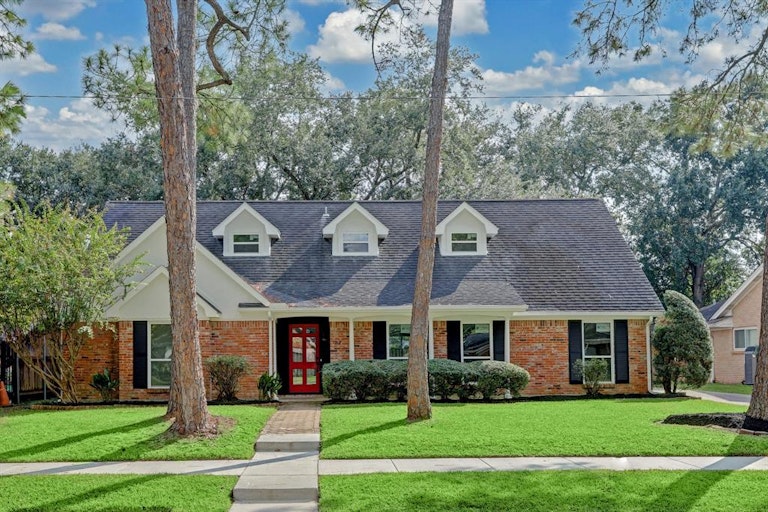Photo 1 of 27 - 7919 Fairdale Ln, Houston, TX 77063