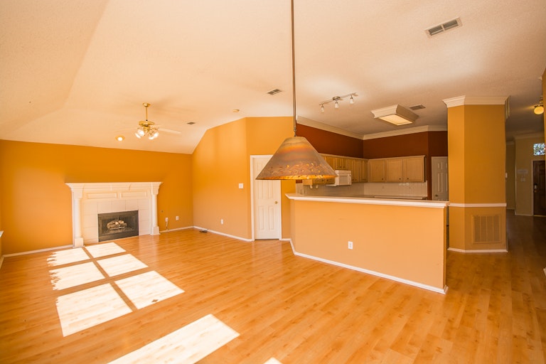 Photo 5 of 30 - 1372 Colby Dr, Lewisville, TX 75067