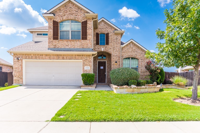 Photo 1 of 38 - 1716 Lake Wood Trl, Little Elm, TX 75068