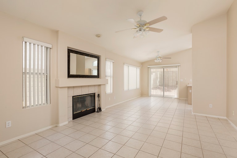 Photo 7 of 21 - 1315 E Helena Dr, Phoenix, AZ 85022