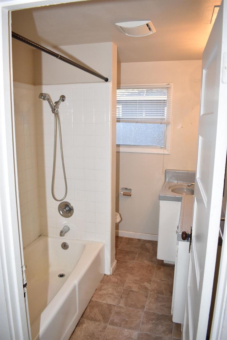 Photo 13 of 23 - 217 Los Vegas Ave, Roseville, CA 95678
