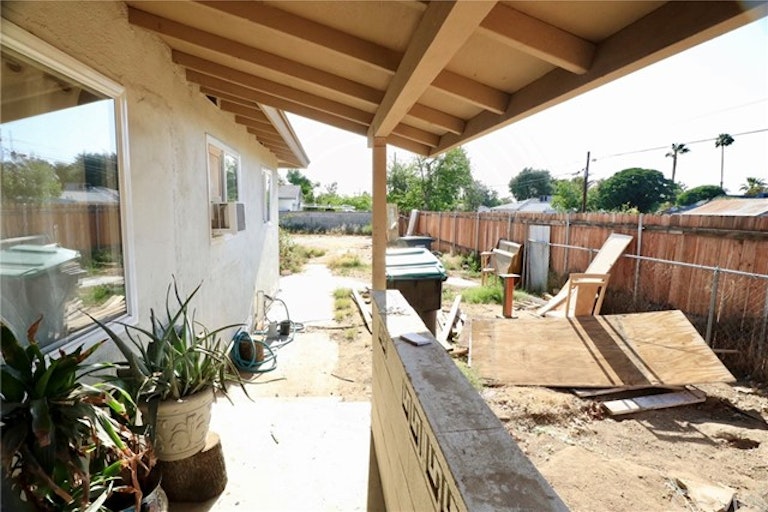 Photo 20 of 24 - 501 S Buena Vista St, Hemet, CA 92543