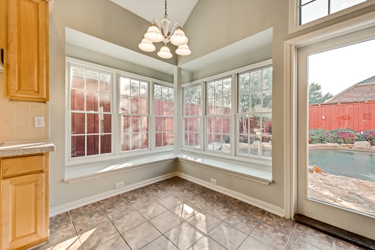 Photo 8 of 31 - 3612 Amber Hills Dr, Dallas, TX 75287
