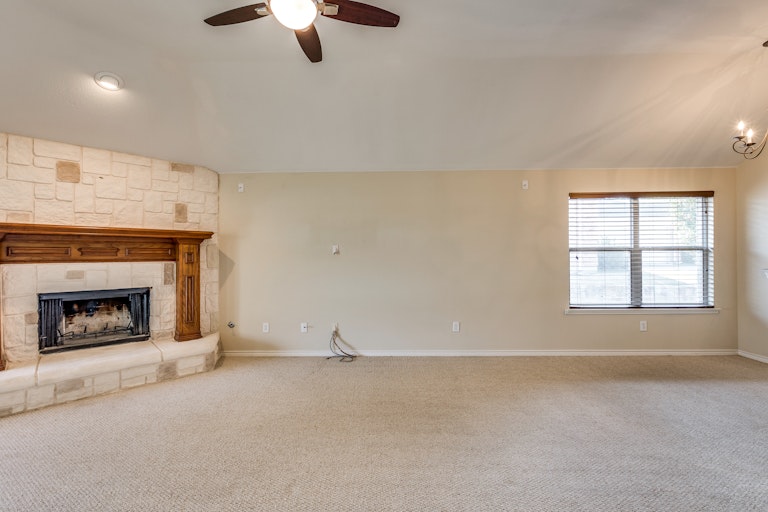 Photo 4 of 25 - 1815 Avonlea Dr, Rockwall, TX 75087