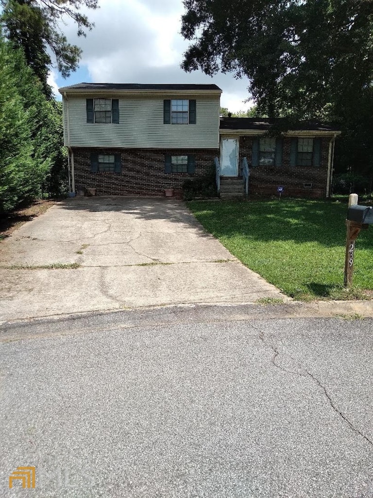 Photo 1 of 1 - 239 Slicky Rock Ct, Riverdale, GA 30274