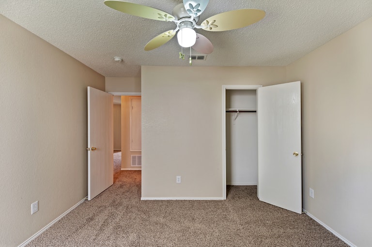 Photo 19 of 22 - 4901 Parkview Hills Ln, Fort Worth, TX 76179