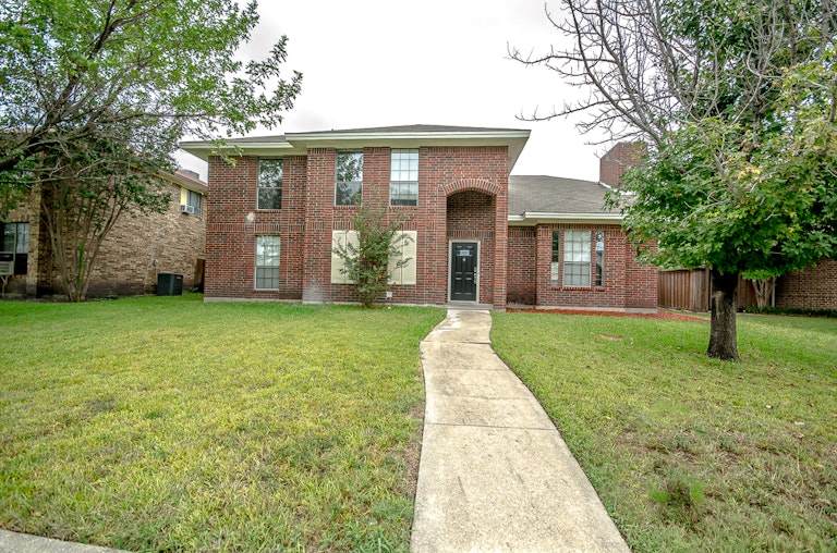 Photo 1 of 26 - 7701 Rice Dr, Rowlett, TX 75088