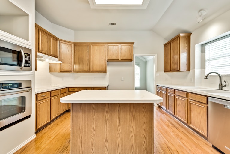 Photo 8 of 28 - 802 Cheyenne Dr, Allen, TX 75002