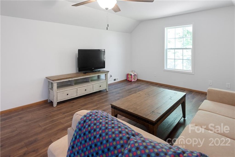 Photo 19 of 25 - 650 Lewis Ferry Rd, Statesville, NC 28677