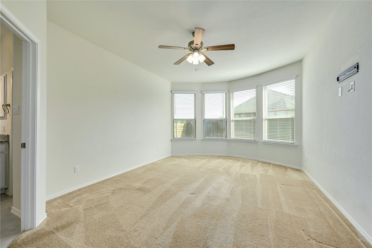 Photo 13 of 23 - 210 Quarryman Dr, Hutto, TX 78634