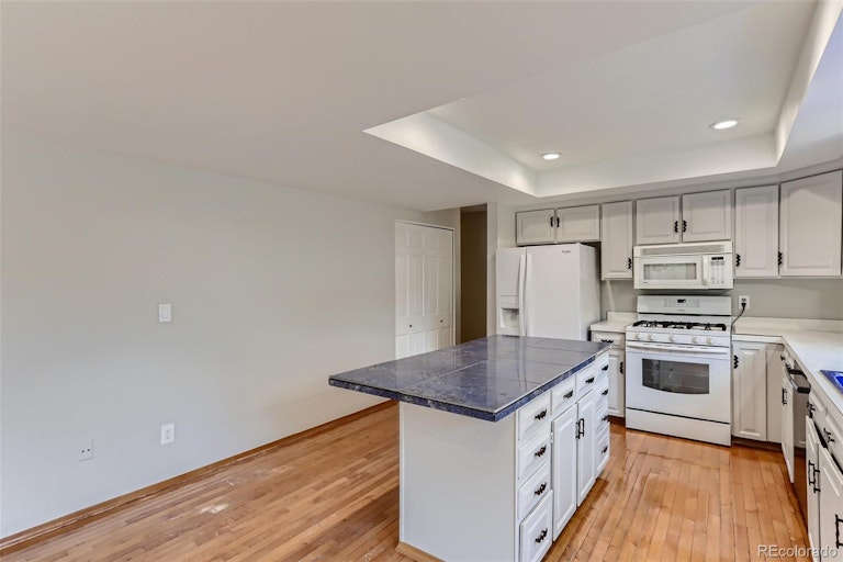 Photo 11 of 35 - 12379 E Bates Cir, Aurora, CO 80014