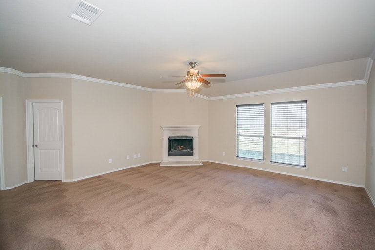 Photo 3 of 20 - 1428 Red Dr, Little Elm, TX 75068