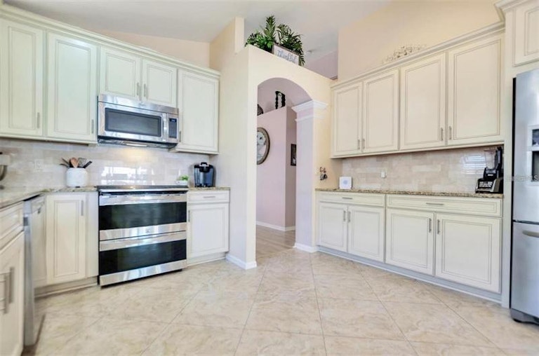 Photo 10 of 30 - 22328 Red Jacket Ln, Land O Lakes, FL 34639