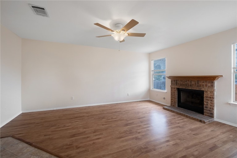Photo 5 of 27 - 3945 Eagles Nest St, Round Rock, TX 78665