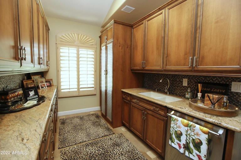 Photo 28 of 43 - 8190 E Kalil Dr, Scottsdale, AZ 85260