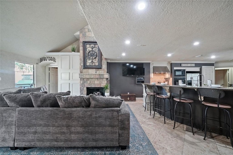 Photo 8 of 44 - 16814 Spruce Run Dr, Spring, TX 77379