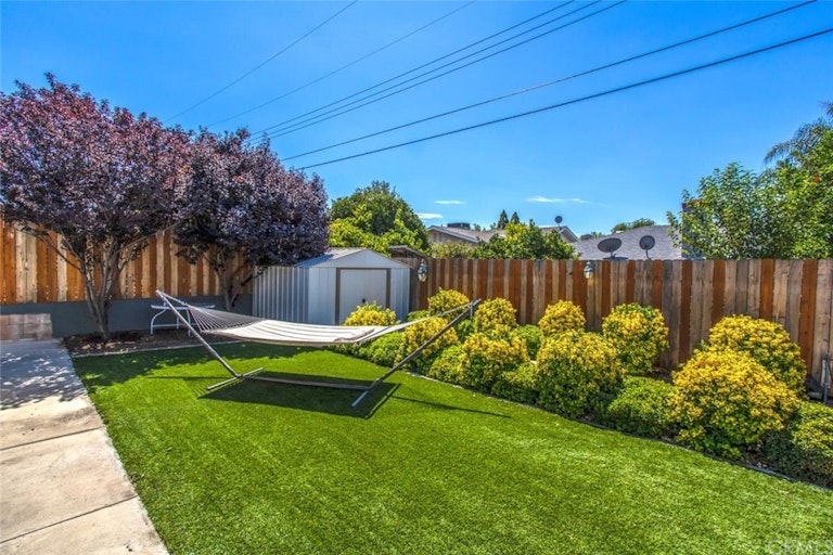 Photo 33 of 35 - 35565 Mountain View St, Yucaipa, CA 92399