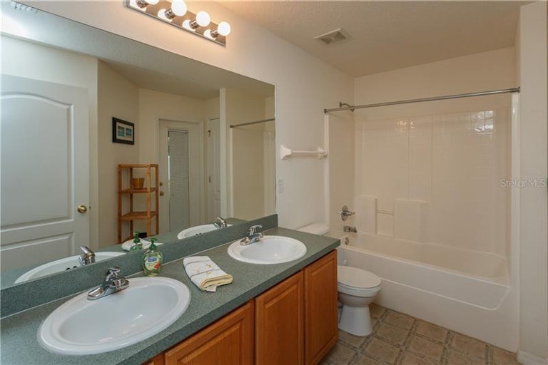 Photo 21 of 25 - 469 Newhearth Cir, Winter Garden, FL 34787