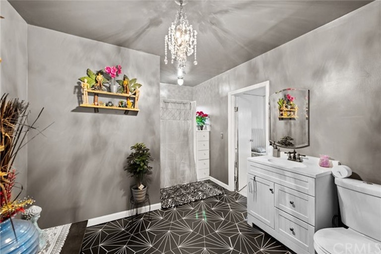 Photo 14 of 30 - 1123 E 80th St, Los Angeles, CA 90001