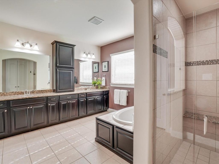 Photo 17 of 40 - 1412 9th St, Argyle, TX 76226