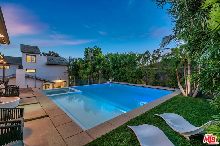 Photo 2 of 45 - 13053 Rose Ave, Los Angeles, CA 90066