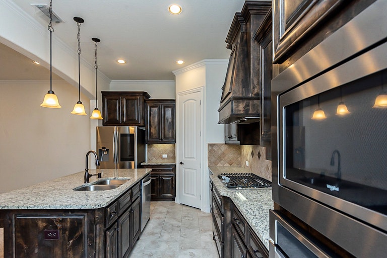 Photo 8 of 27 - 5220 Soren St, Irving, TX 75038