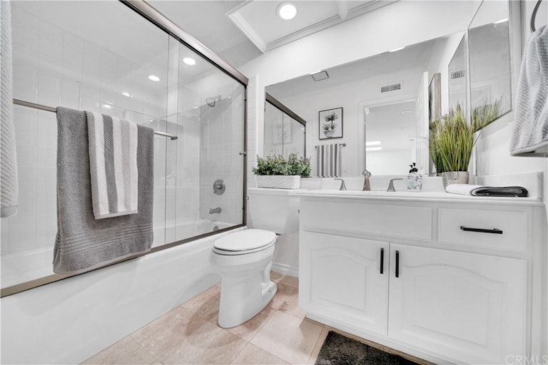 Photo 22 of 47 - 19365 Woodlands Dr, Huntington Beach, CA 92648