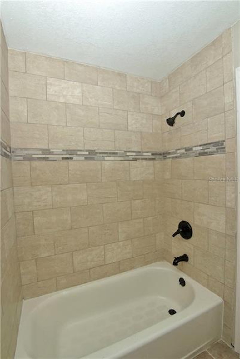Photo 10 of 25 - 708 Pearl Cir, Brandon, FL 33510