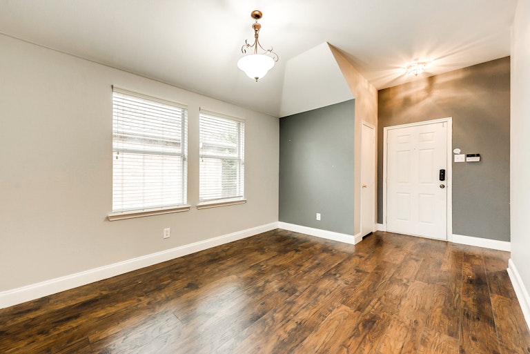 Photo 3 of 26 - 3608 Bandera Ranch Rd, Roanoke, TX 76262