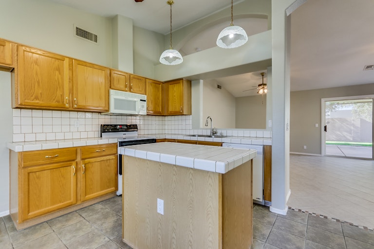 Photo 2 of 33 - 268 S Springs Dr, Chandler, AZ 85225