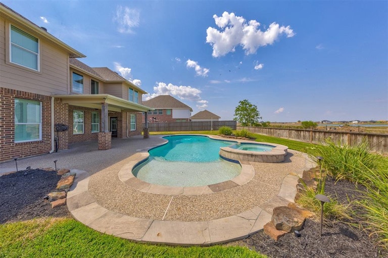 Photo 43 of 50 - 2240 Lakeway Dr, Friendswood, TX 77546