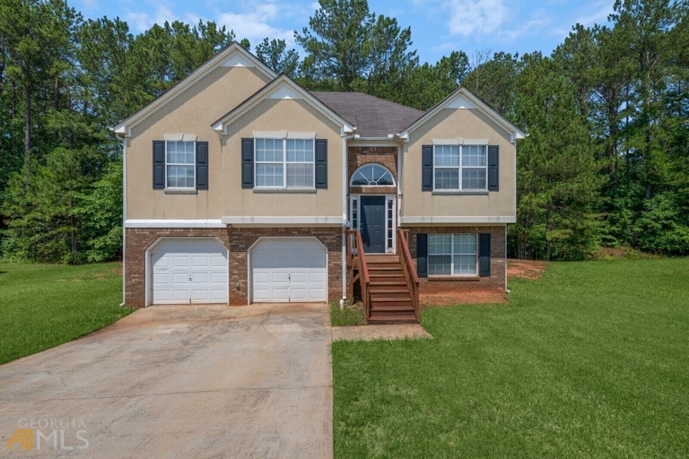 Photo 1 of 34 - 5479 Sweetsprings Dr SW, Powder Springs, GA 30127