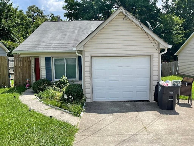 Photo 1 of 1 - 8032 Fieldstone Ct, Douglasville, GA 30134