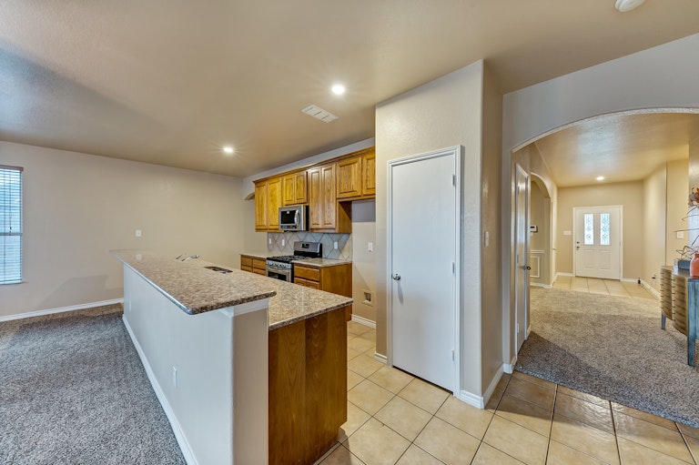 Photo 9 of 29 - 1409 Dun Horse Dr, Haslet, TX 76052