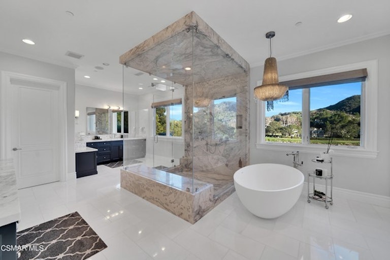 Photo 36 of 80 - 208 W Stafford Rd, Thousand Oaks, CA 91361