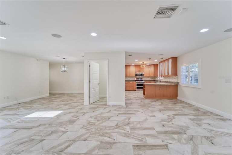 Photo 19 of 88 - 2113 S West Shore Blvd, Tampa, FL 33629