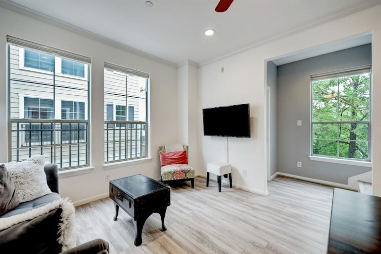 Photo 10 of 20 - 3001 Murworth Dr #501, Houston, TX 77025