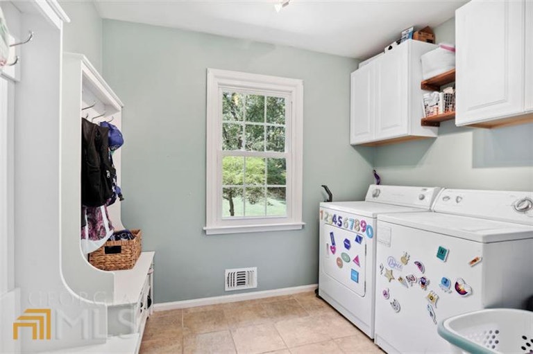 Photo 14 of 36 - 4345 Inverary Walk NE, Roswell, GA 30075