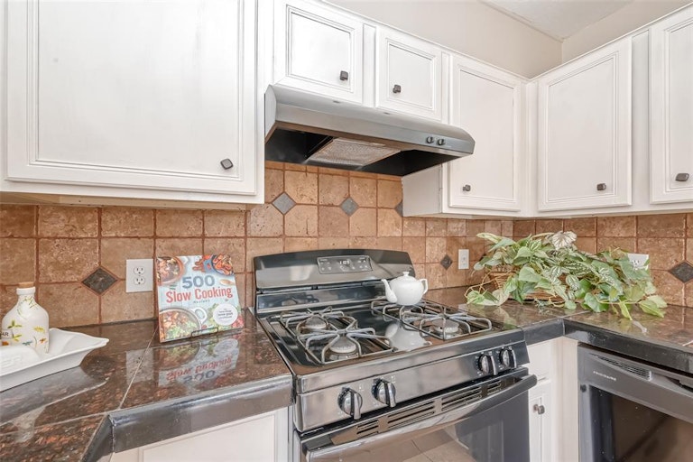 Photo 22 of 42 - 8706 Fondren Village Dr, Houston, TX 77071